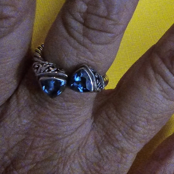 Gorgeous and Unique London Blue Topaz Ring Set in 925 Sterling Silver/ Size 8 - Picture 4 of 16